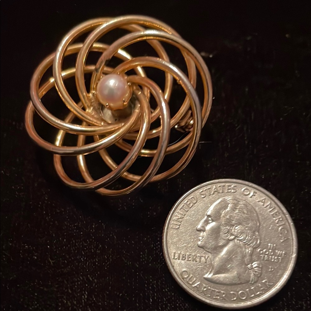 Elegant Gold Swirl Pearl Brooch